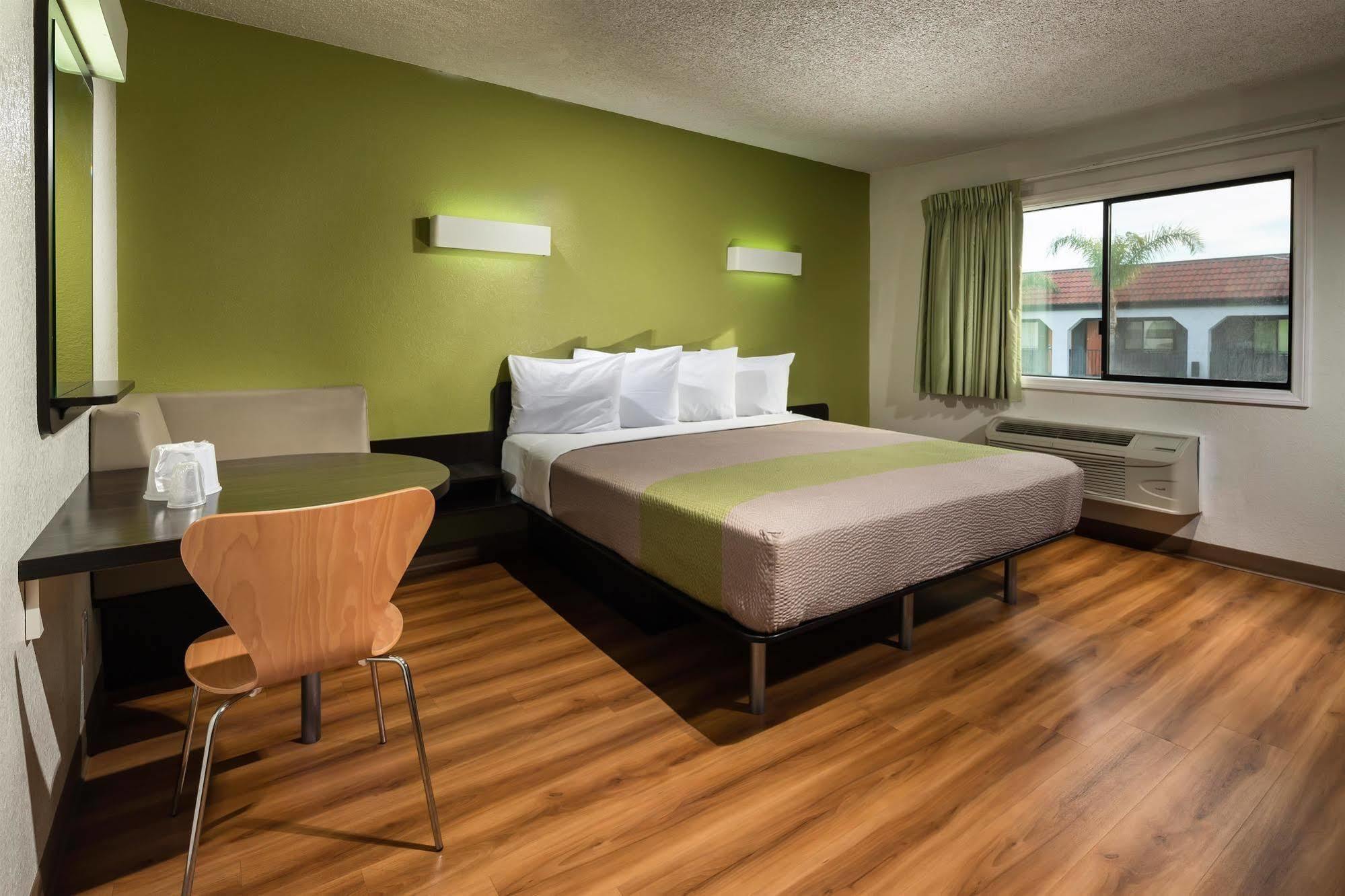 Motel 6-Canoga Park, Ca Лос-Анджелес Екстер'єр фото